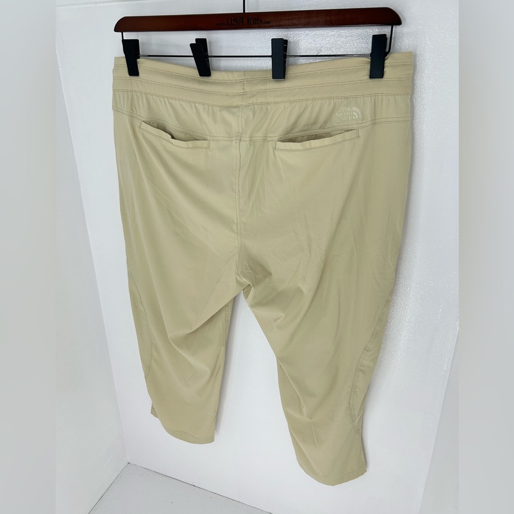 The North Face NWT Aphrodite Motion Capri Pants Size 3XL Gravel Beige 43x24.5 - Picture 7 of 14